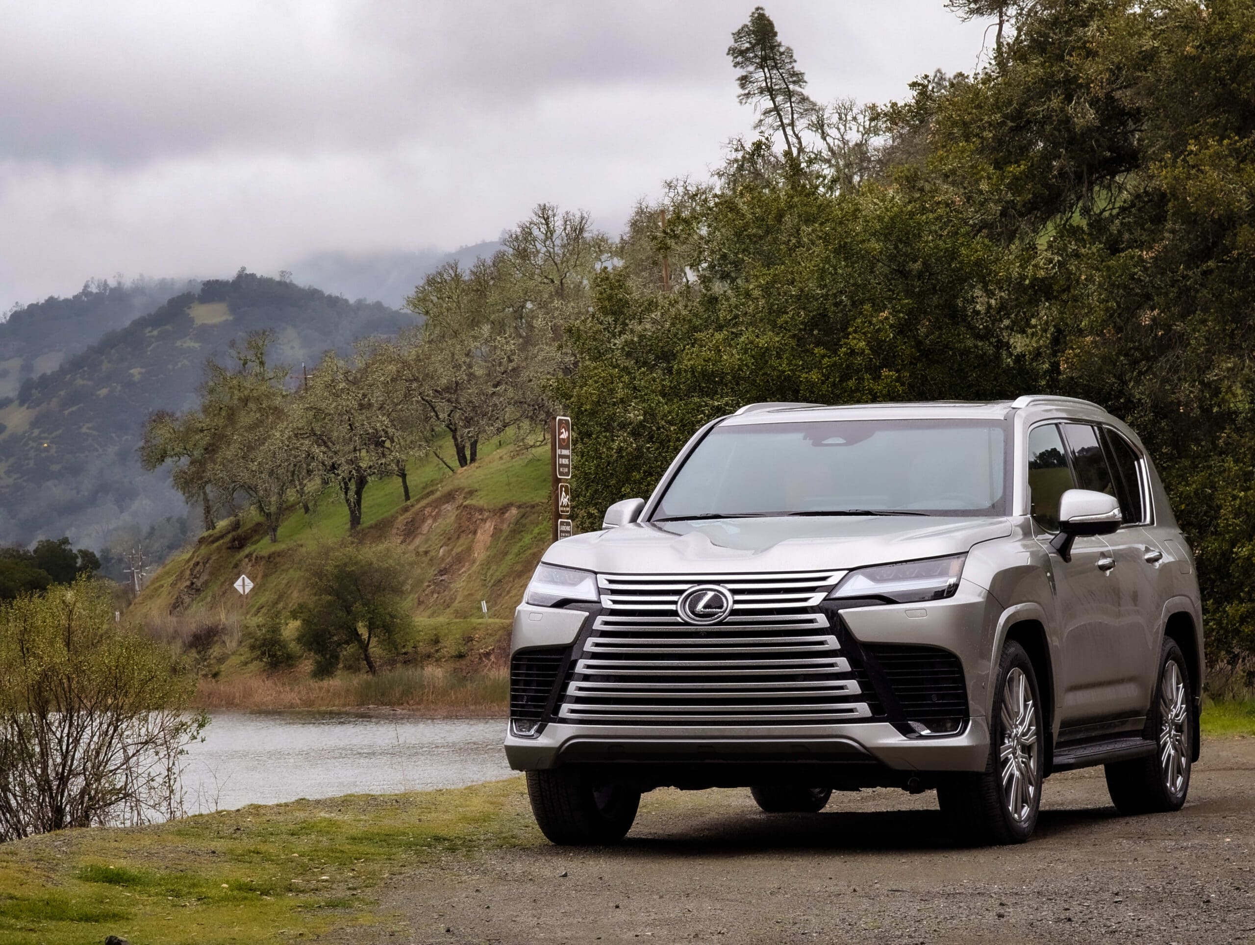 2025 Lexus LX 700h Ultra Luxury